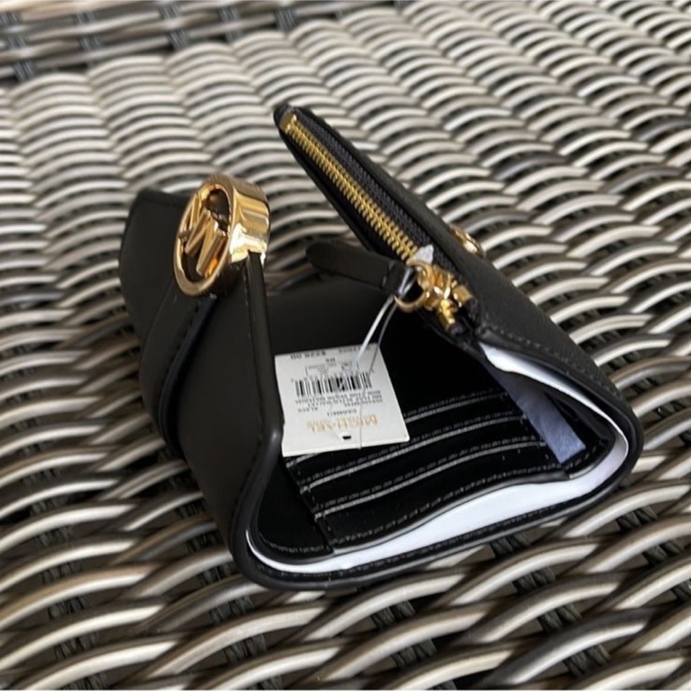 MICHAEL KORS CARMEN MEDIUM LOGO AND FAUX LEATHER WALLET BLACK - Picture 13 of 16